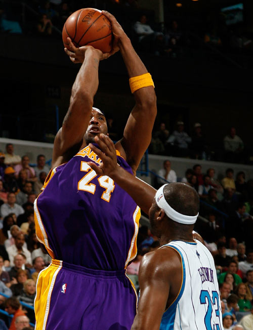 凭借坚实的 凭借坚实的